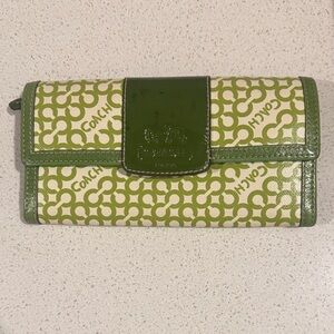 Coach Vintage Green and White Leather Patterned Coated Canvas Women's Wallet EUC